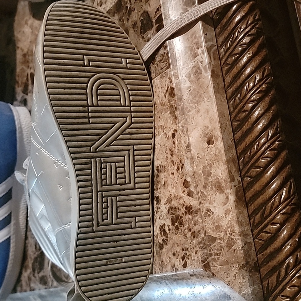 Shoes - Picture 4 of 4